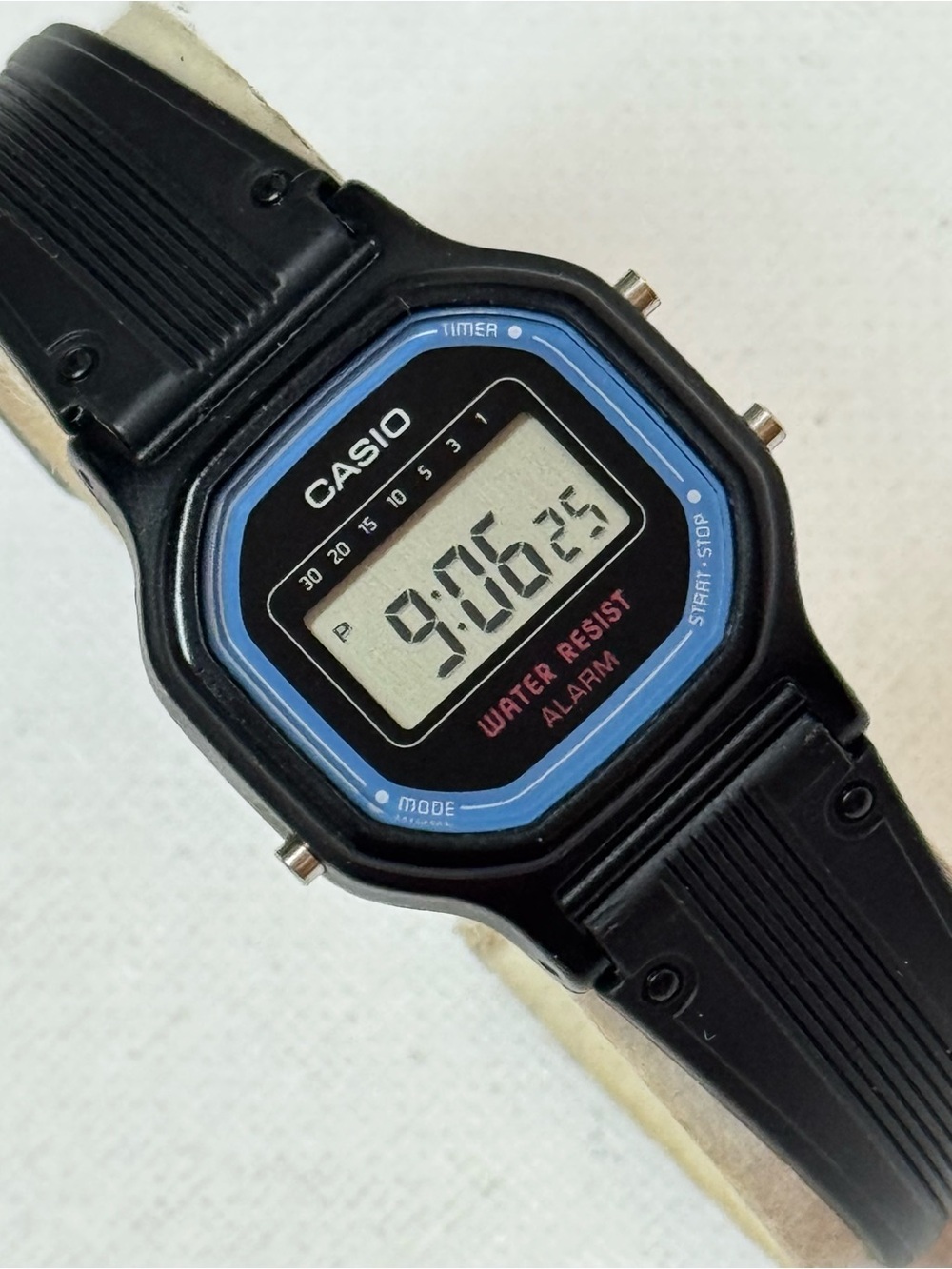 Casio Vintage Women's Small Black Resin Digital Watch Blue 526 LA-11W